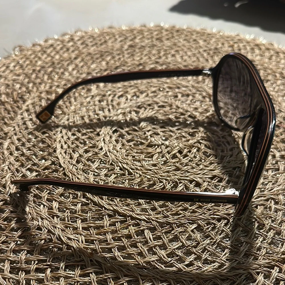Boss Orange Stylish Black Sunglasses made in Italy - Picture 2 of 3